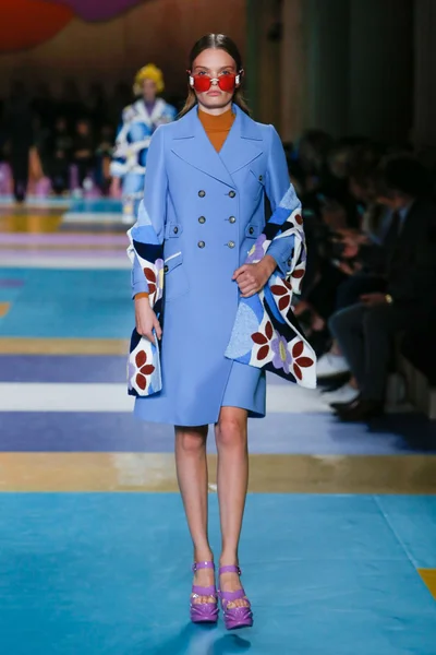 Look 11